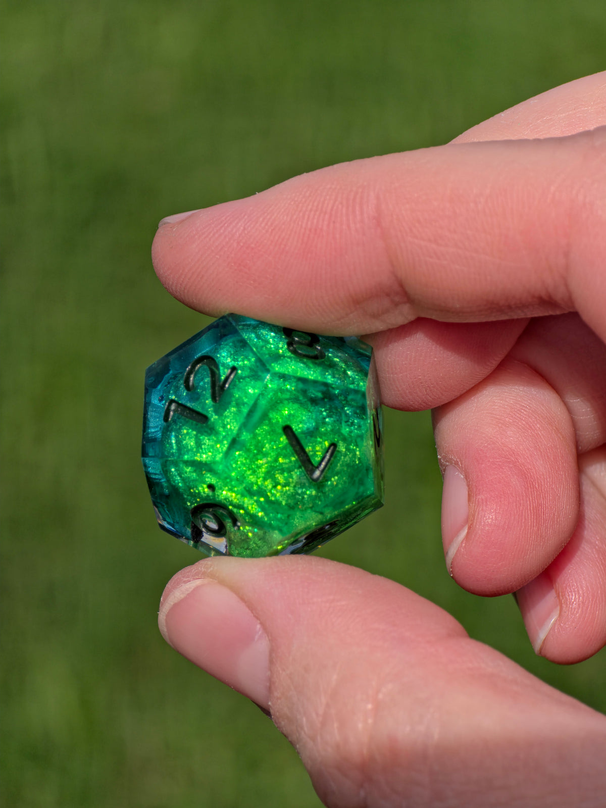 Toothless inspired – Emerald Dragon's Heart- Inspired Würfelset – 7-teiliges Resin Dice Set | Ohnezahn D20 & Smaragdgrüne Geode Würfel | Drachen Fantasy Dice
