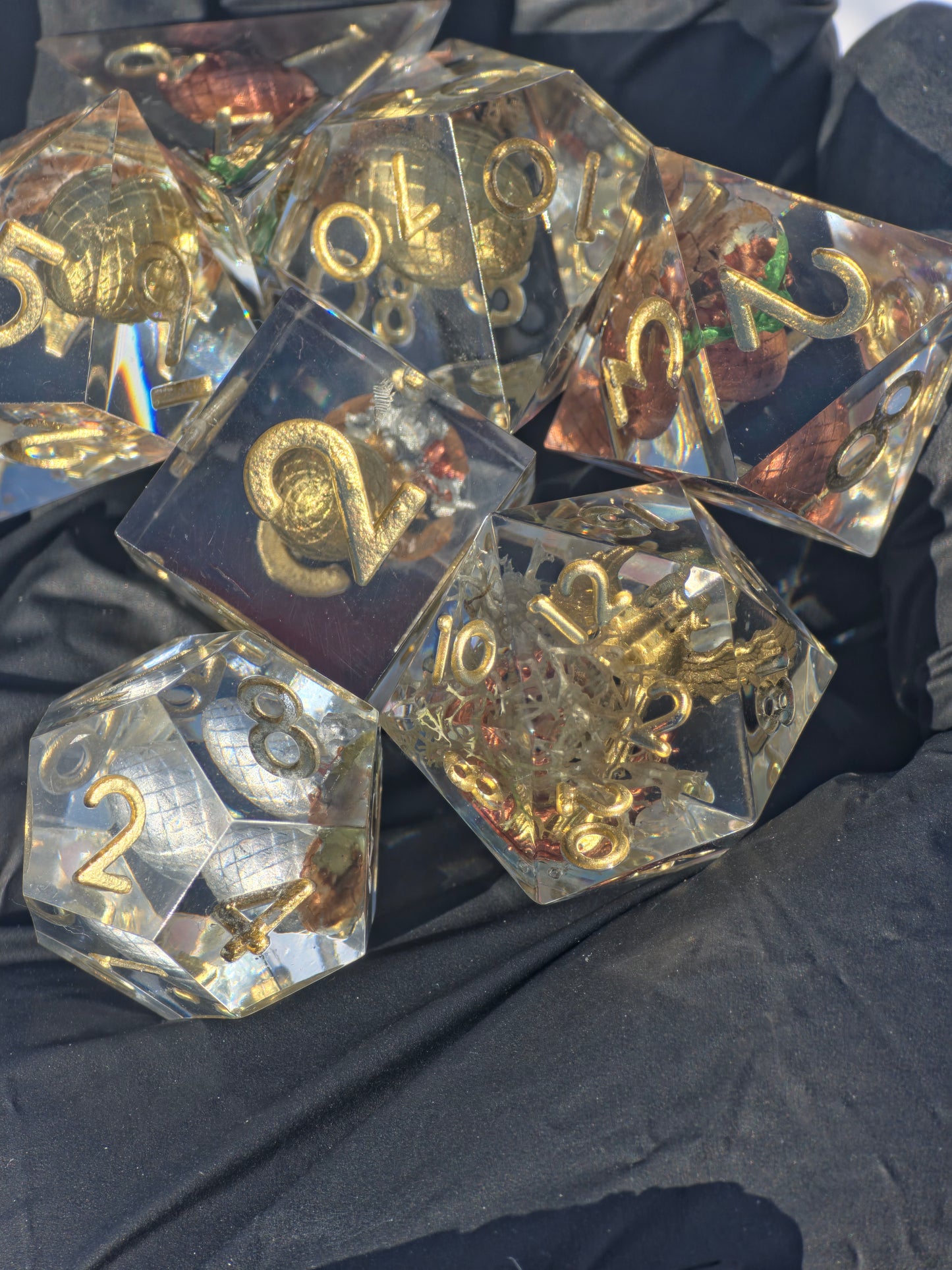 Würfelset „Goldene Wiederkehr“ – Handgemachtes Resin Dice Set mit Goldenem Phönix & Phönix-Eiern | DnD TTRPG Würfel