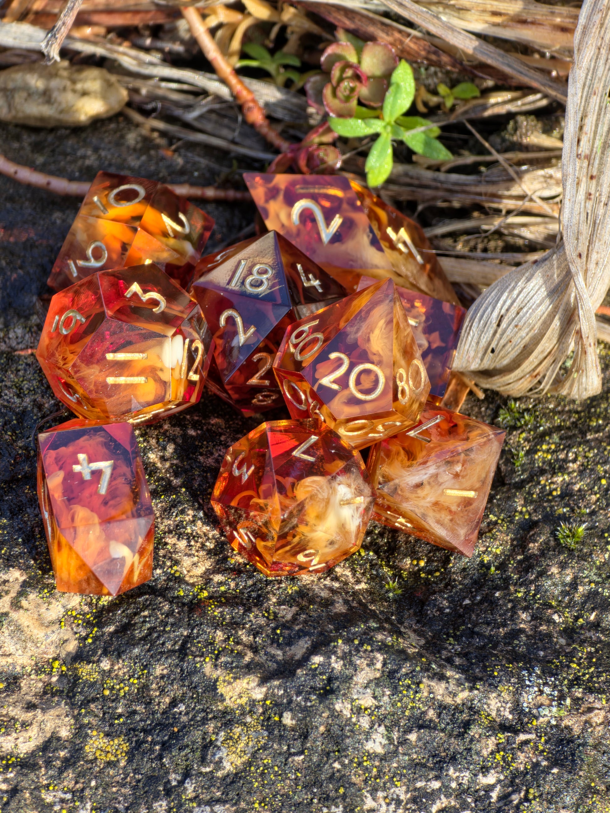 Detailaufnahme des „Caramel Ember Nebula“ – Cloud-Strukturen, warme Pigmente und klare Kanten.  
Close-up of “Caramel Ember Nebula” – cloud patterns, warm pigments, and sharp edges.