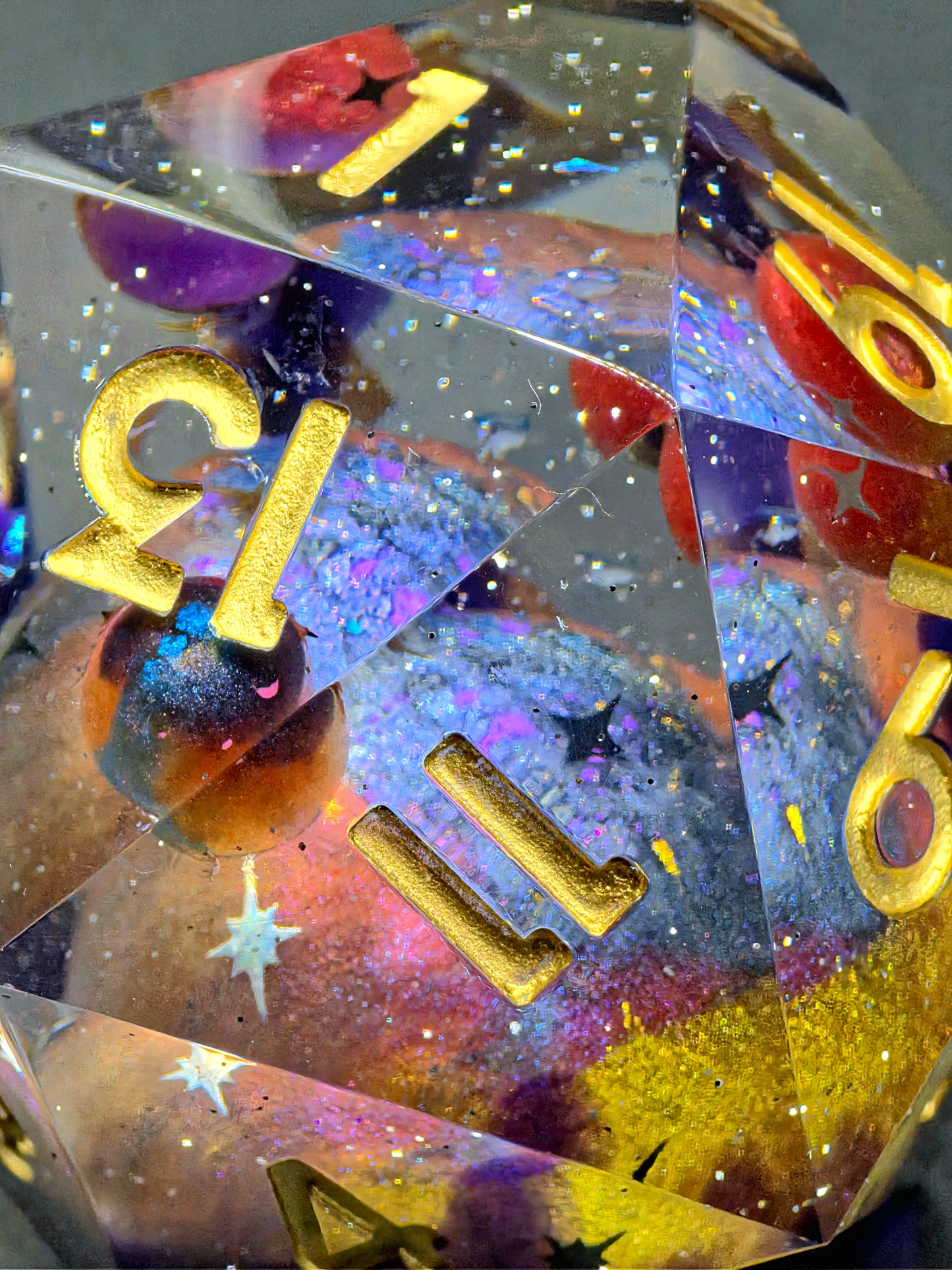 „Celestial Sphere“ im natürlichen Licht – vier Planeten, sternenähnliche Partikel und klare 3D-Tiefenwirkung.  
“Celestial Sphere” in natural light – four planets, starlike particles and deep 3D clarity.