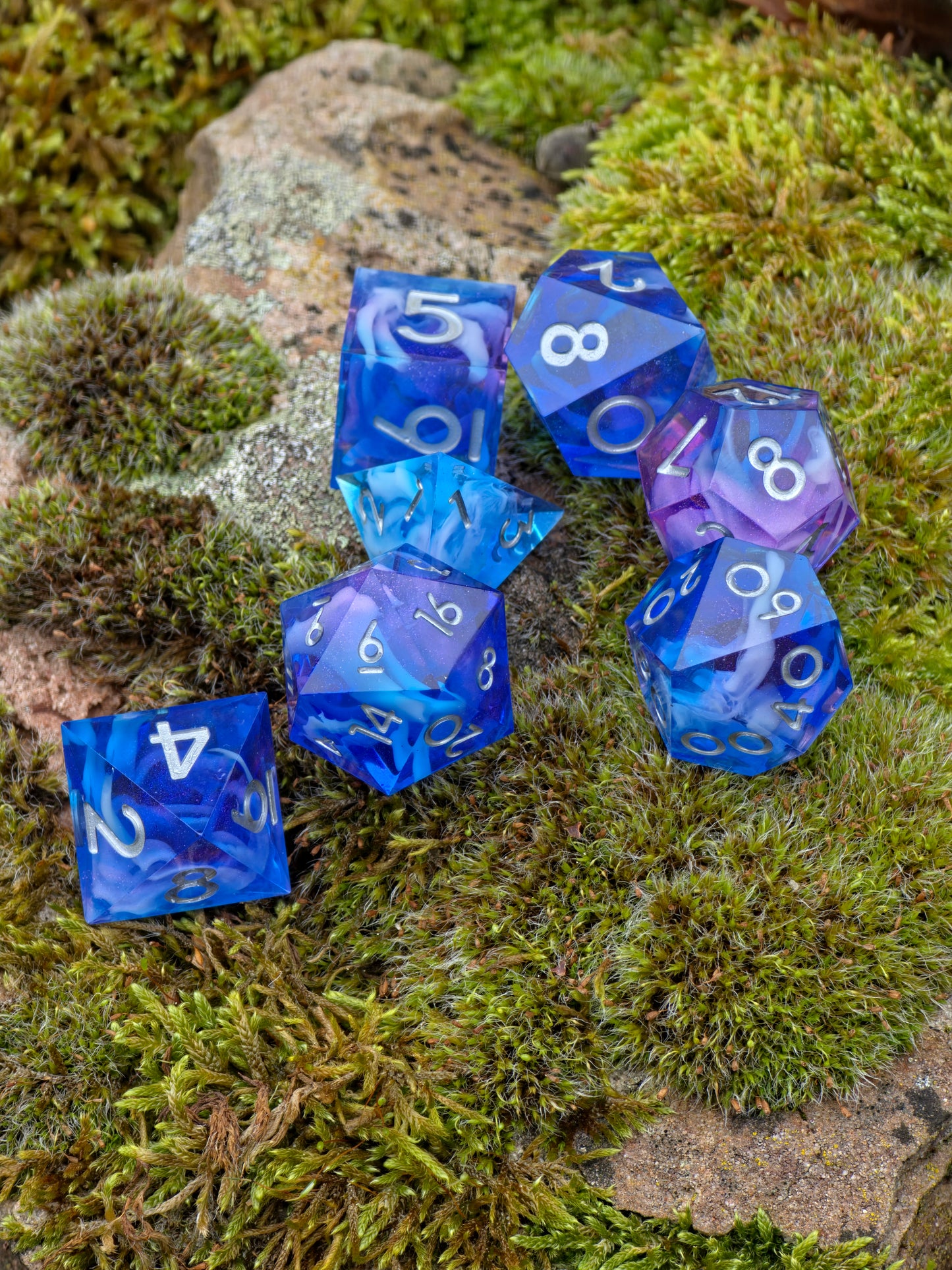 „Aurora Nebula – Mystic Sky“ im Tageslicht – Farben leuchten wie Polarlichter.  
“Aurora Nebula – Mystic Sky” in daylight – colors glow like northern lights.