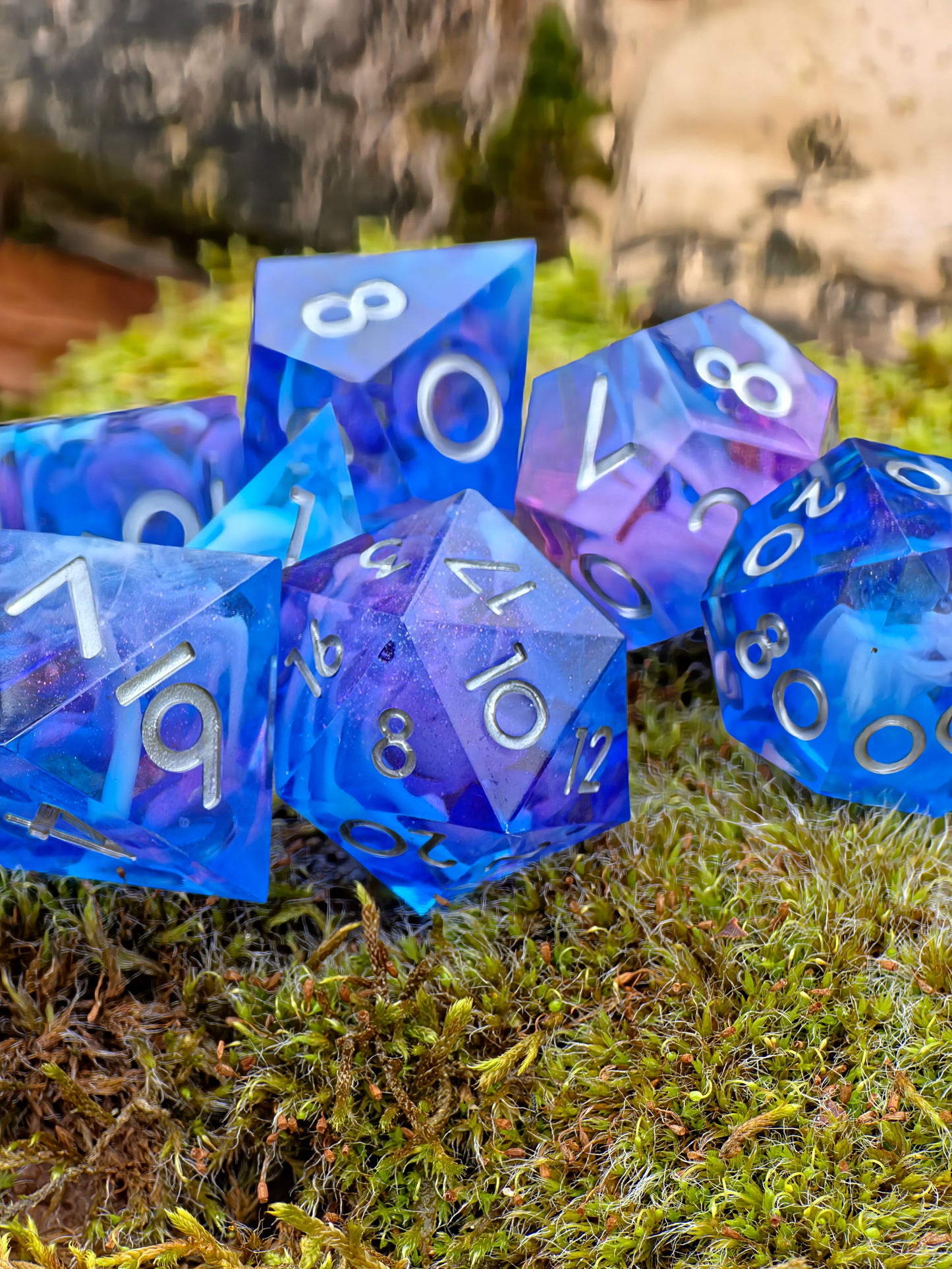 Studioaufnahme des „Aurora Nebula – Mystic Sky“ – klare Linien, spiegelnde Oberflächen, tiefe Farben.  
Studio shot of “Aurora Nebula – Mystic Sky” – clean lines, reflective surfaces, deep colors.