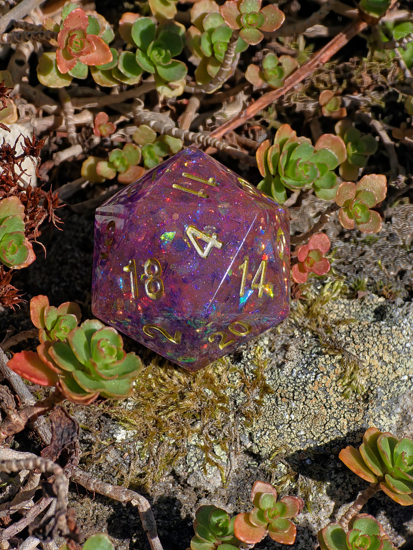 Detailaufnahme des „Galaxy Blossom“ – glitzernde Partikel und transparente Tiefe mit Sternen-Effekt.  
Close-up of “Galaxy Blossom” – sparkling particles and transparent depth with starry effect.