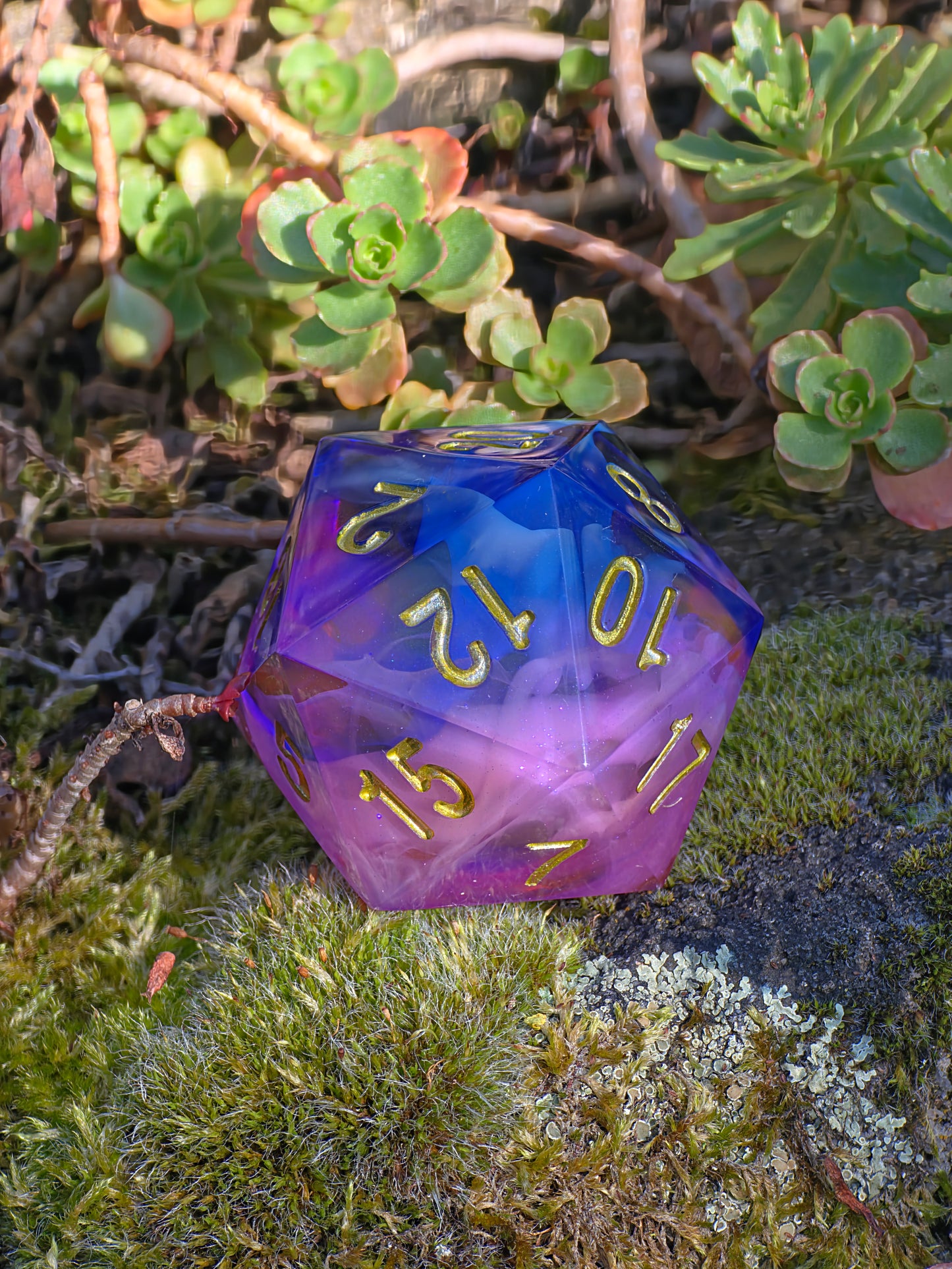 Detailaufnahme des „Nebula Cloud“ – sanfte Farbverläufe und tiefes galaktisches Leuchten.  
Close-up of “Nebula Cloud” – soft color transitions and deep galactic glow.