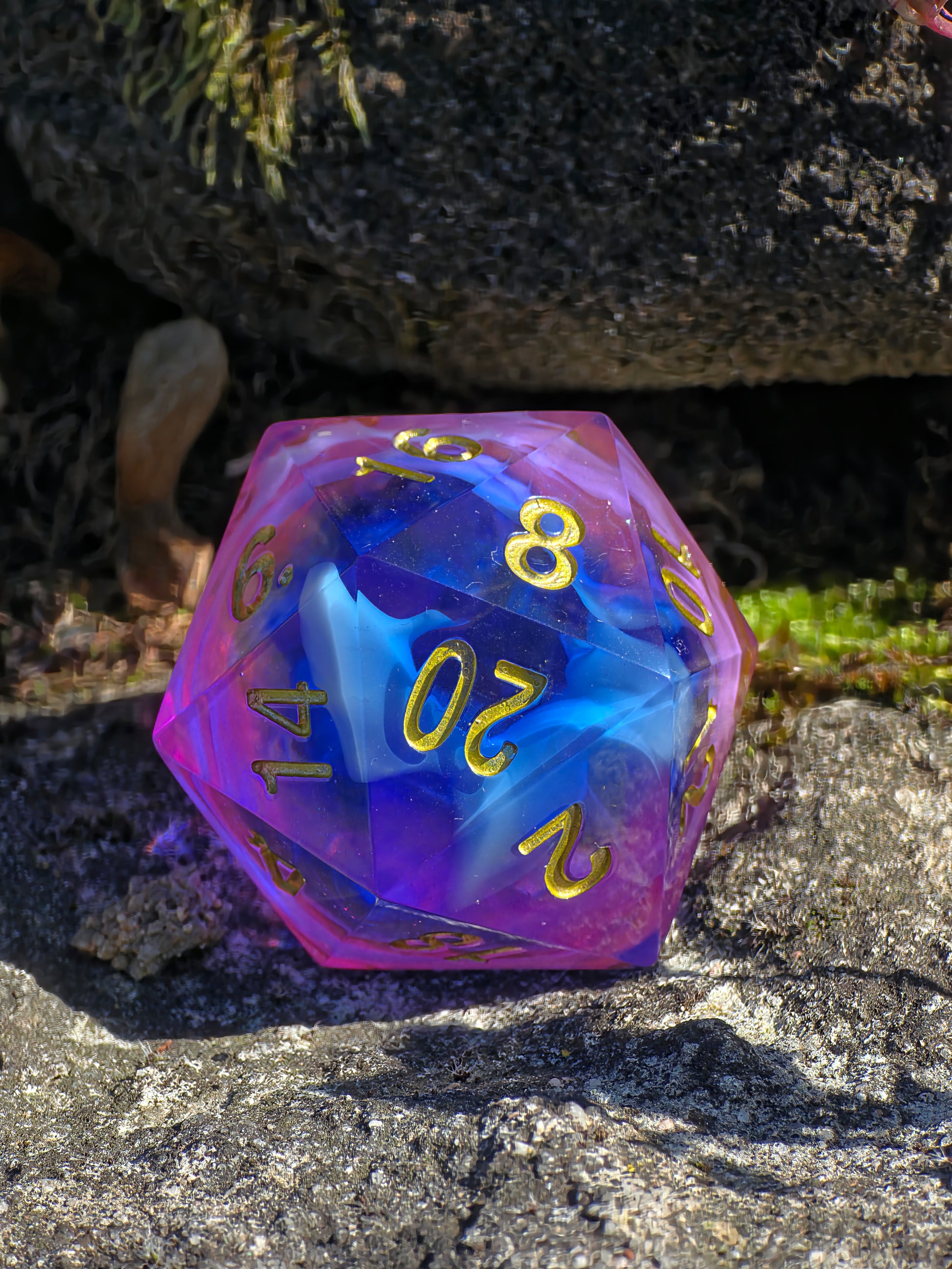 Studioaufnahme des „Nebula Cloud“ – präzise Facetten, polierte Oberfläche und brillante Klarheit.  
Studio shot of “Nebula Cloud” – precise facets, polished surface, and brilliant clarity.