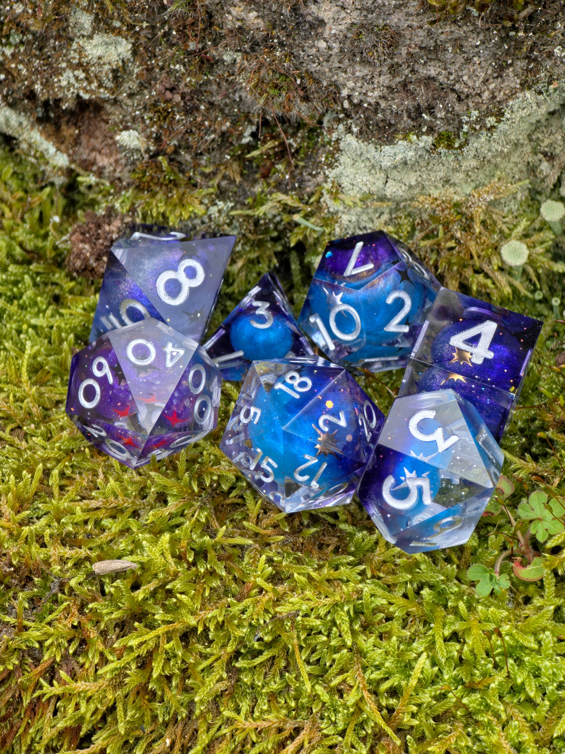 Perspektivaufnahme des „Planeten Kosmos“ – betont Tiefe, Lichteffekte und das leuchtende Planetendesign.  
Perspective view of the “Planet Cosmos” – emphasizing depth, light effects and luminous planet design.