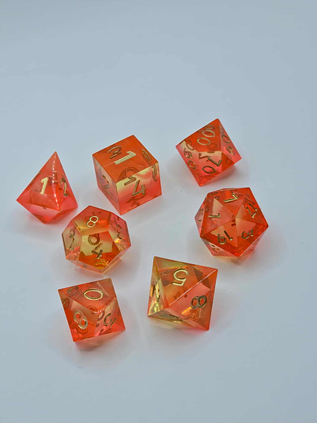 Detailaufnahme des „Sunflare“ – leuchtende, glasähnliche Struktur mit warmer Lichttiefe.  
Close-up of “Sunflare” – glowing, glass-like structure with warm light depth.