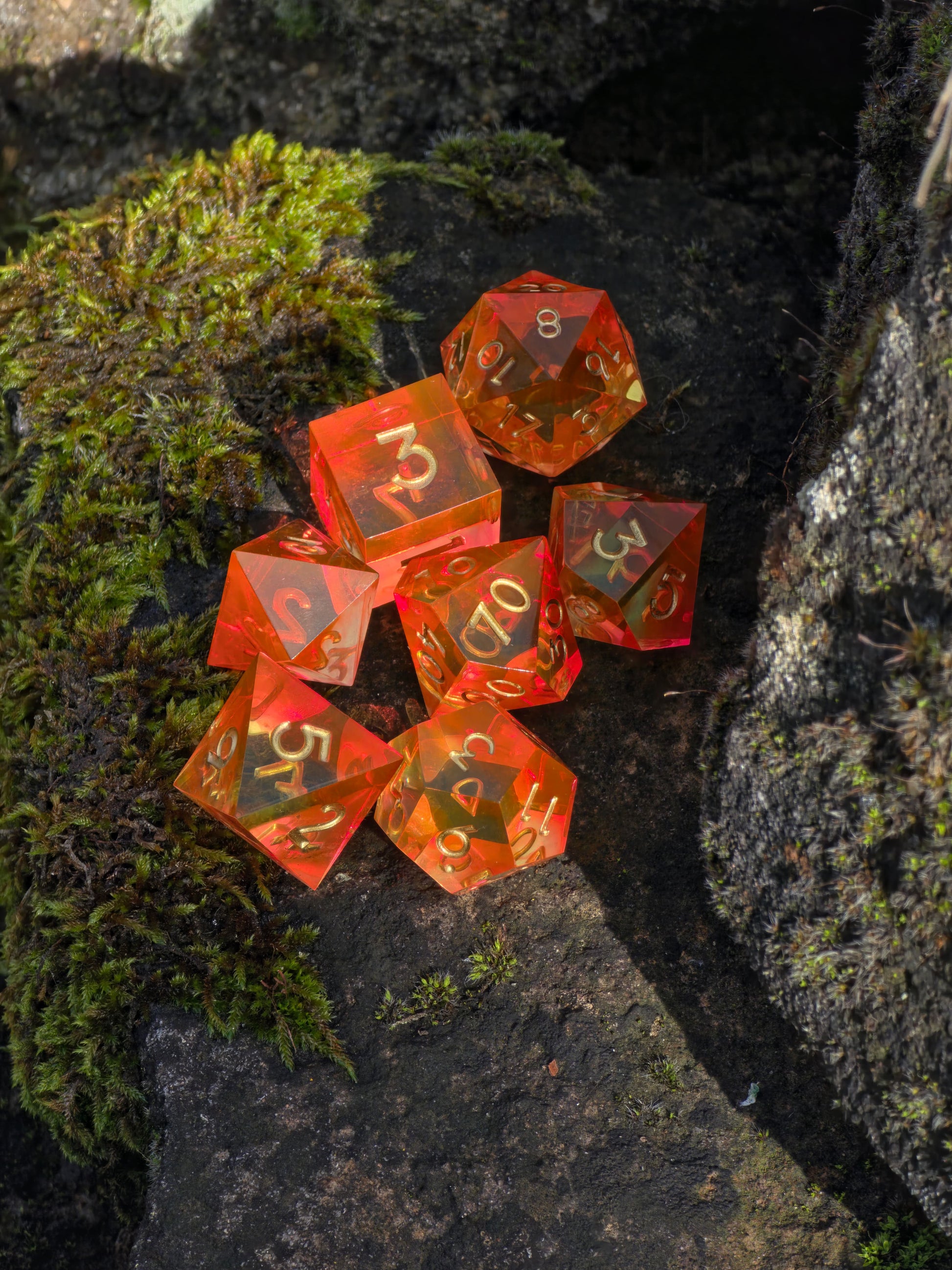 Studioaufnahme des „Sunflare“ – klare Formen, spiegelglatte Oberfläche und brillante Transparenz.  
Studio shot of “Sunflare” – clear shapes, mirror-smooth surface and brilliant transparency.